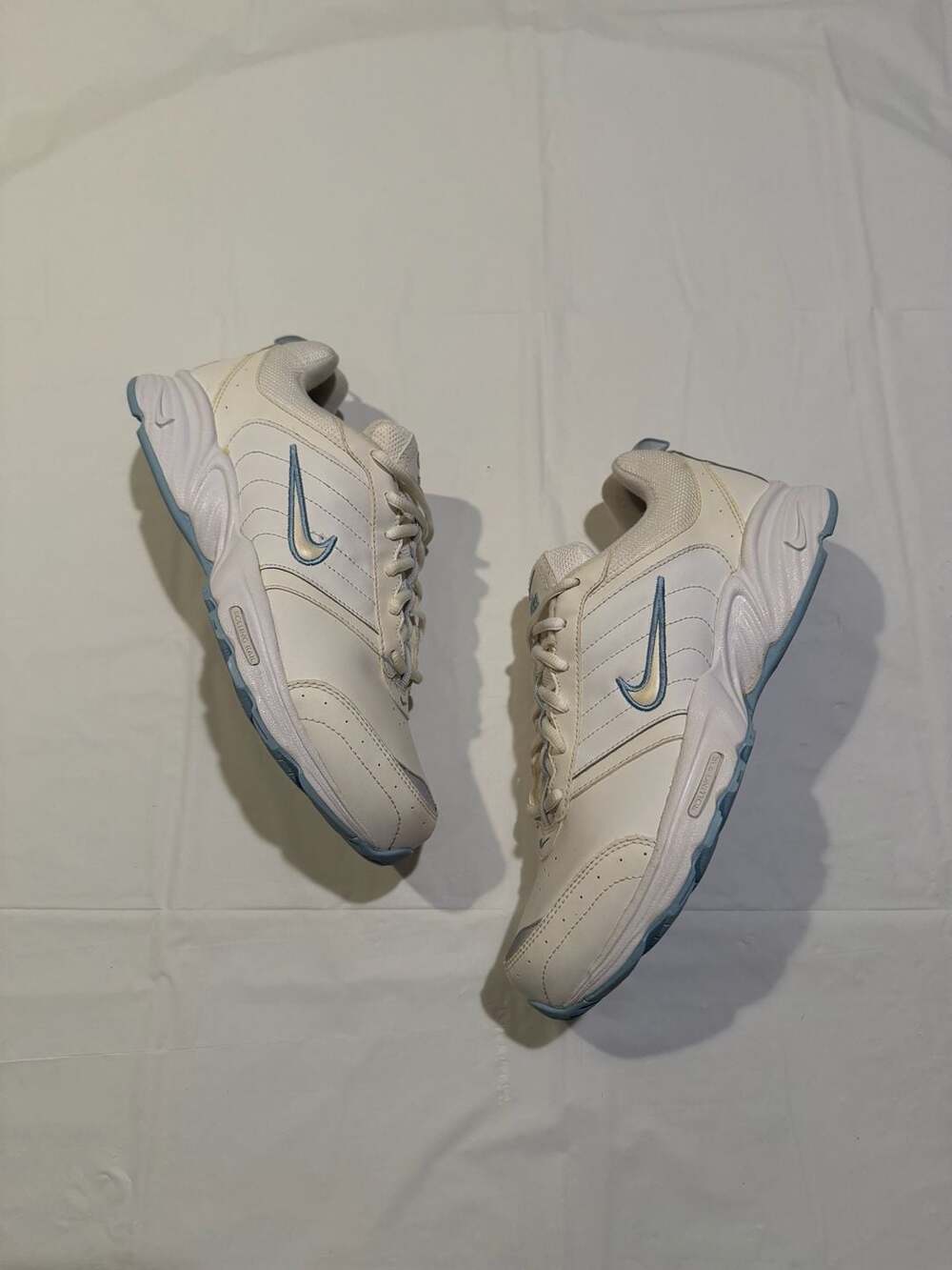 Nike Women's 10 View II Rolling Rail Walking Sneakers White/Blue 318171-111